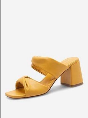 NWT! Marc Fisher Kari Mustard Yellow Block Heel Slide Sandals. Size 7M